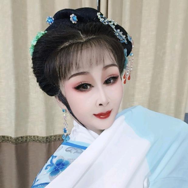 越艺芬韵