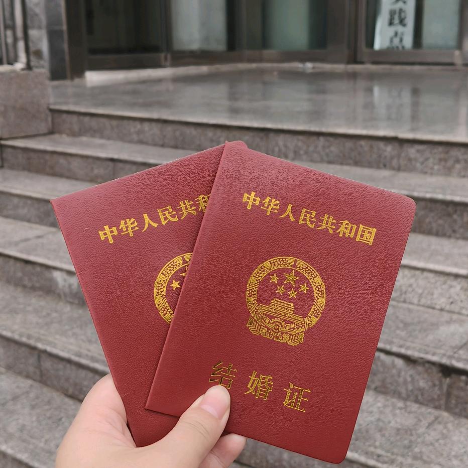 源子是个小负婆