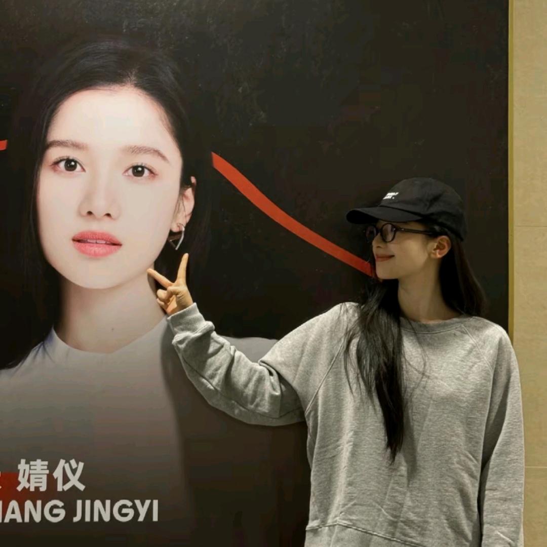 人傻嘴不甜长得危险还缺钱