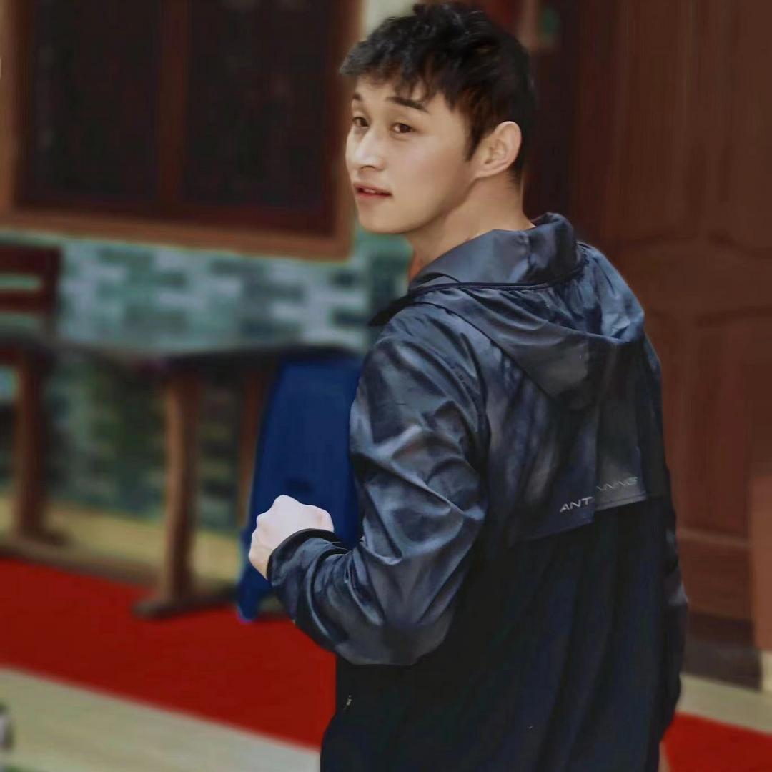 型动力健身训练营-班长