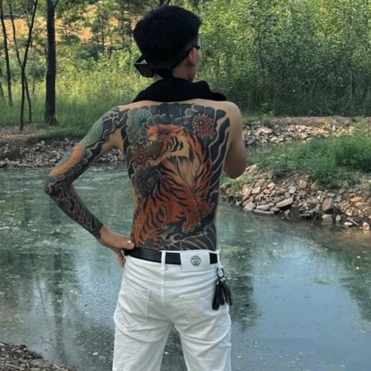 王.🐊（奇少舞团 特技）