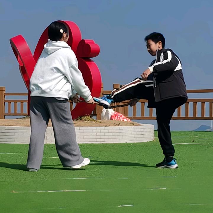 我是轻舟吖