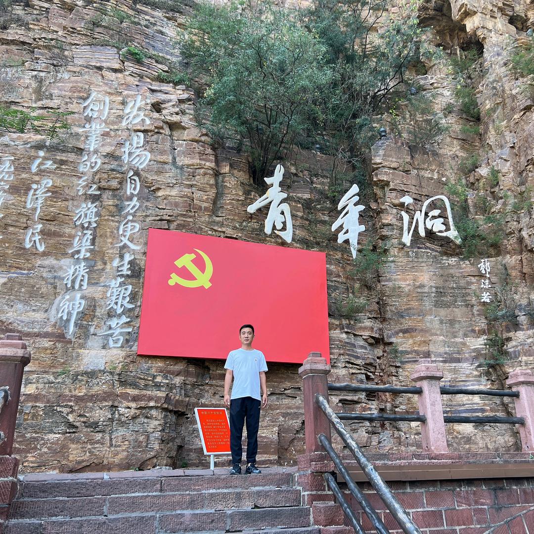 龙刚扛水去种地