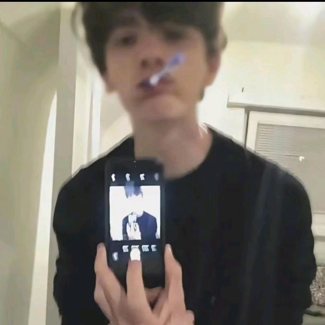 -暴躁小魚-