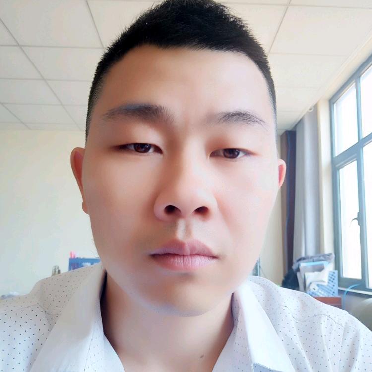 创业者黄伟补胎日常生活