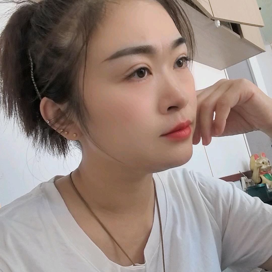 翟华子（生活用品在橱窗里）