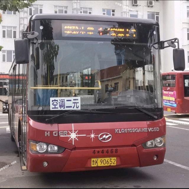 停靠在实验中学的4☆4468