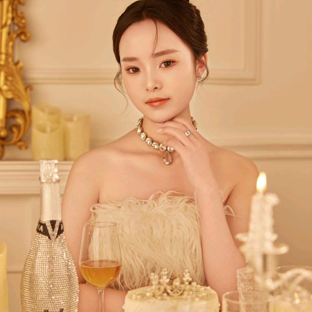白白.
