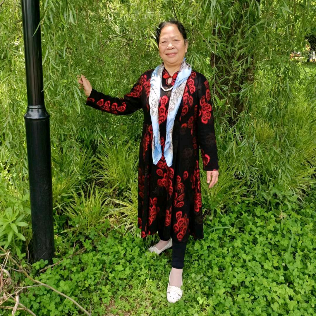 开心的大姐.