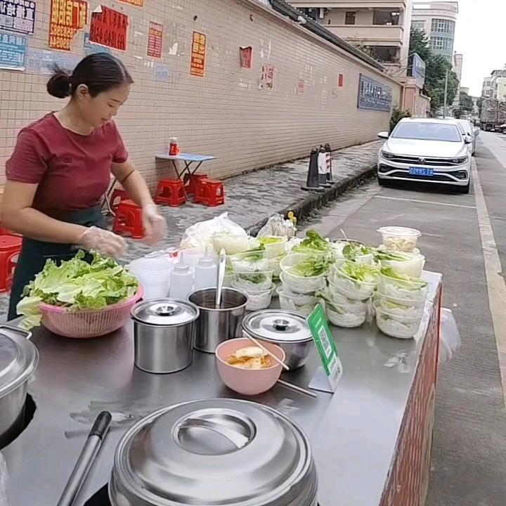 唐姐原味汤粉店。银轩智造巷子口