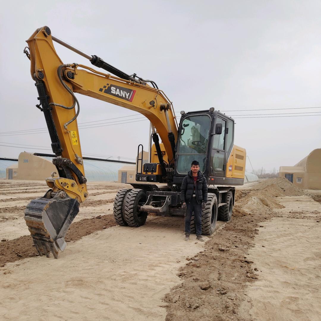 吐总装载机挖土机出租