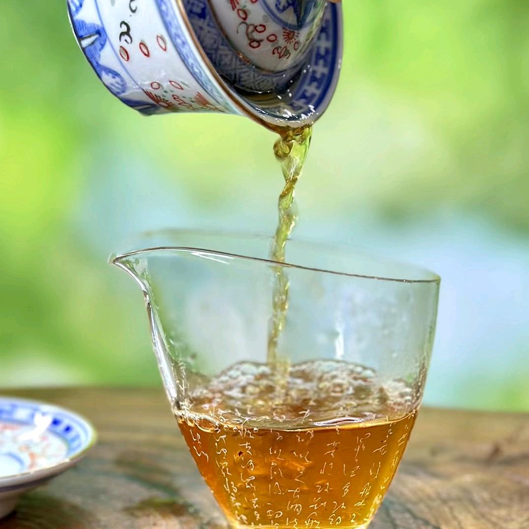 晶晶茶子