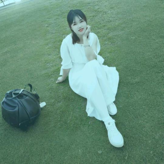 菲菲《摆摊卖服装》