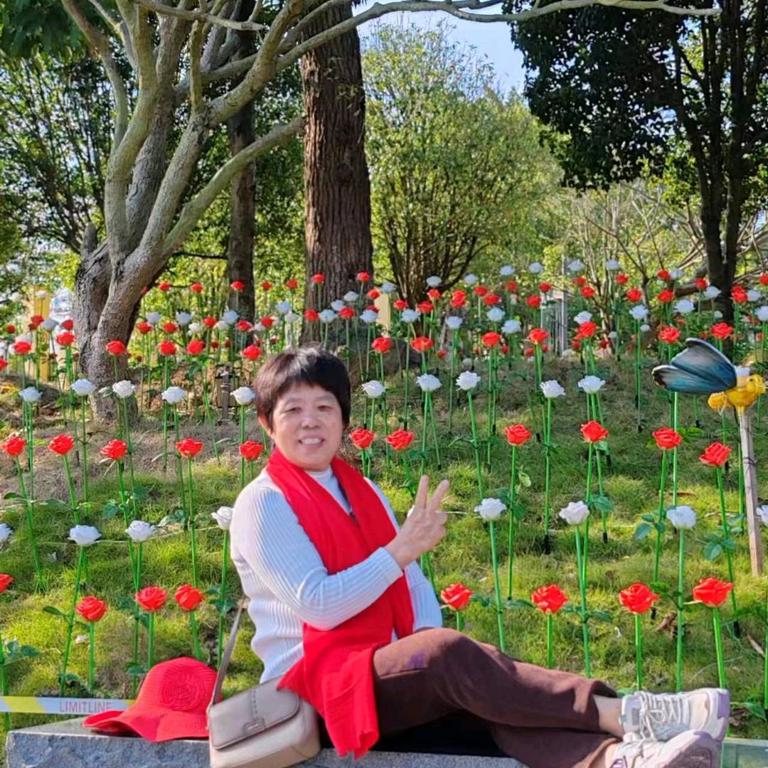 快乐的小英