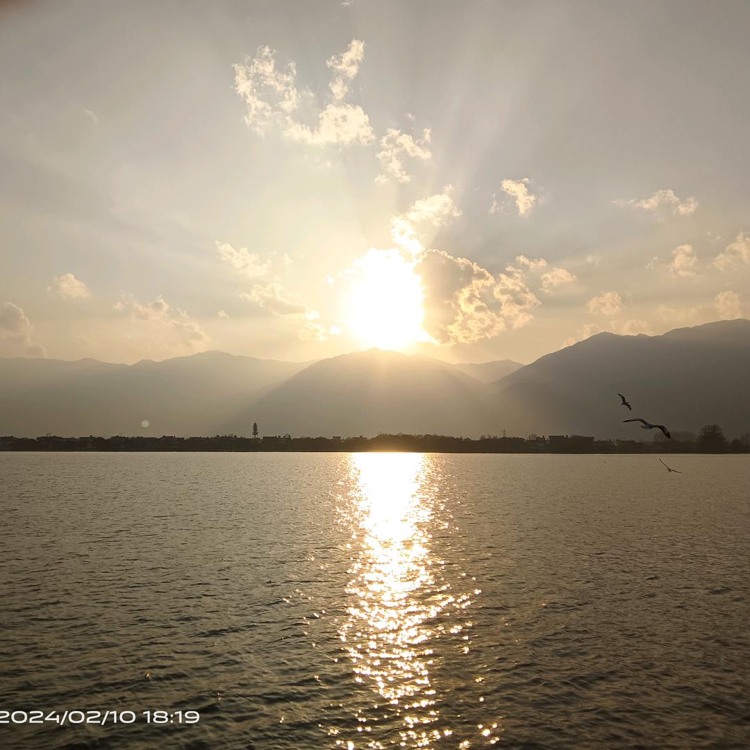 落日归山海