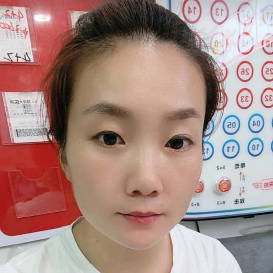 年年老板娘的小彩店