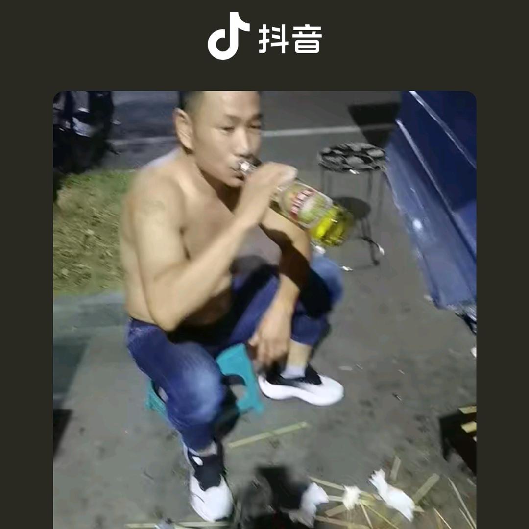 玩累了休息一会儿😜