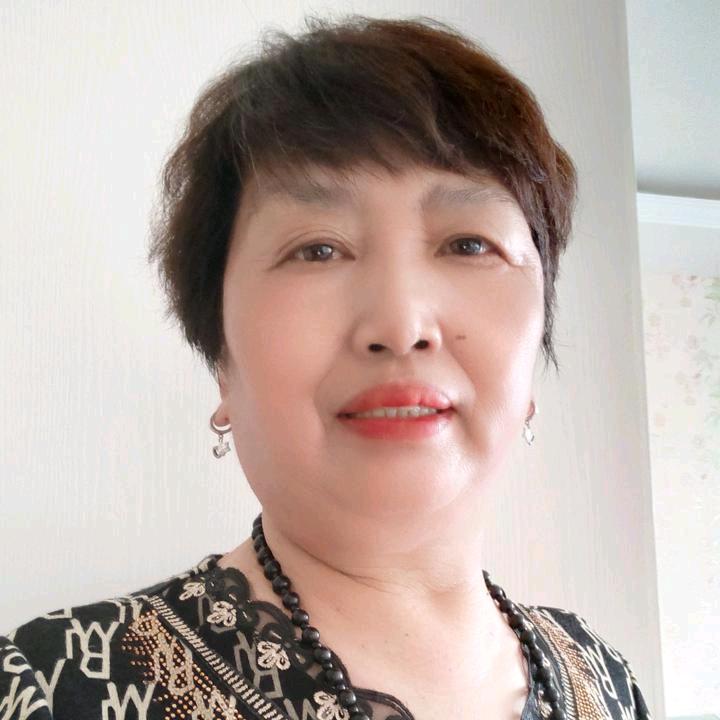 爱华姐头像