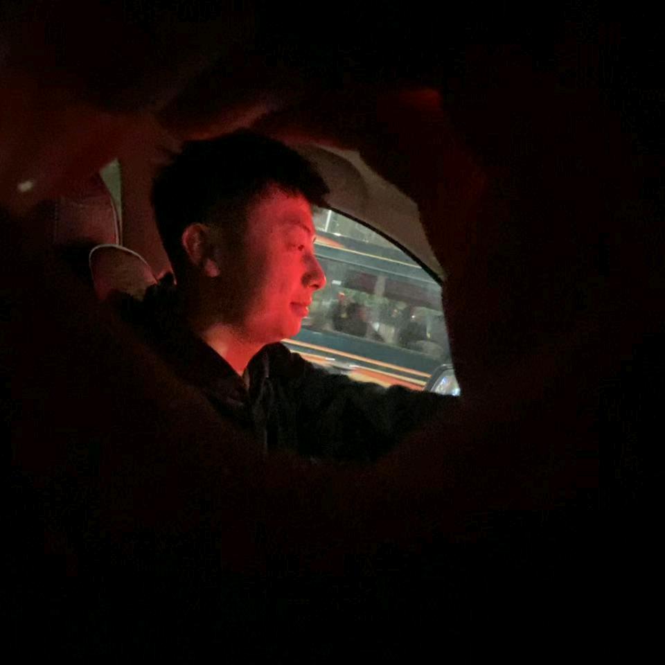 阿伟 .