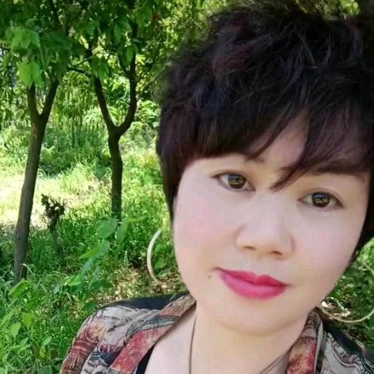 《阿英》