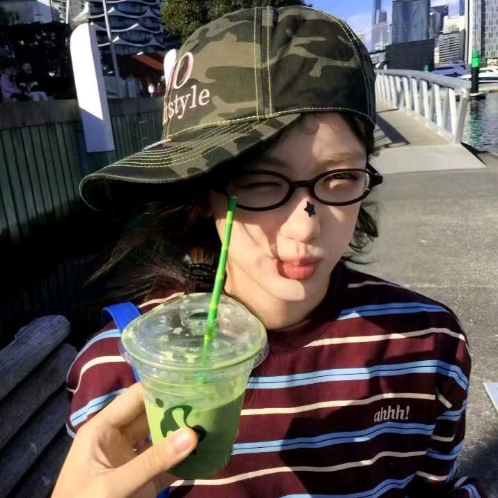 璐璐璐头像