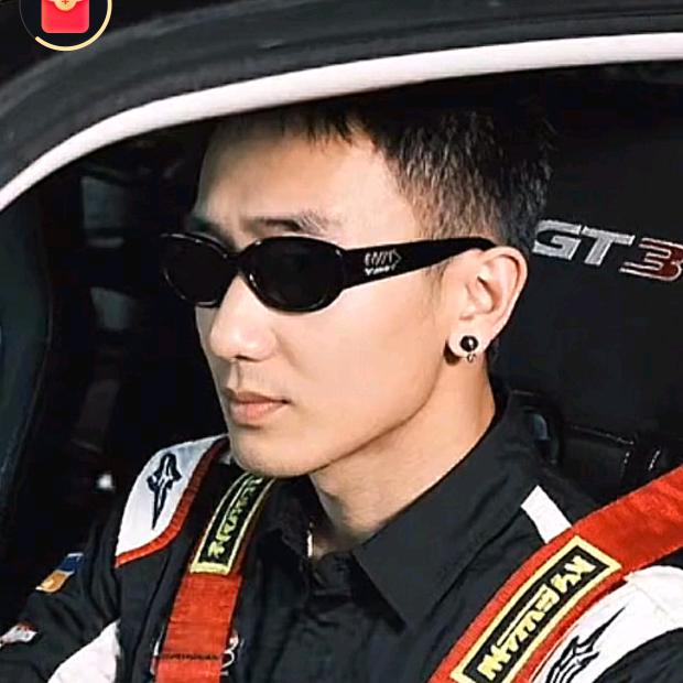 针织衫设计 室   秦 旭