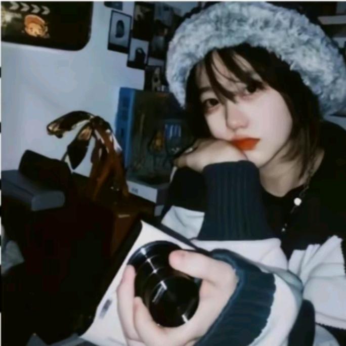 悲伤𝙠𝙞𝙩𝙩𝙮猫.