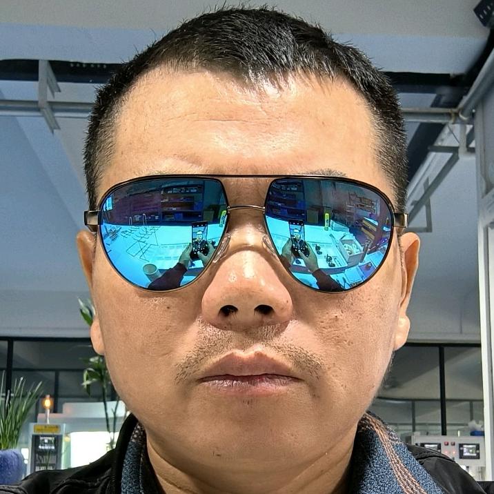 草民W
