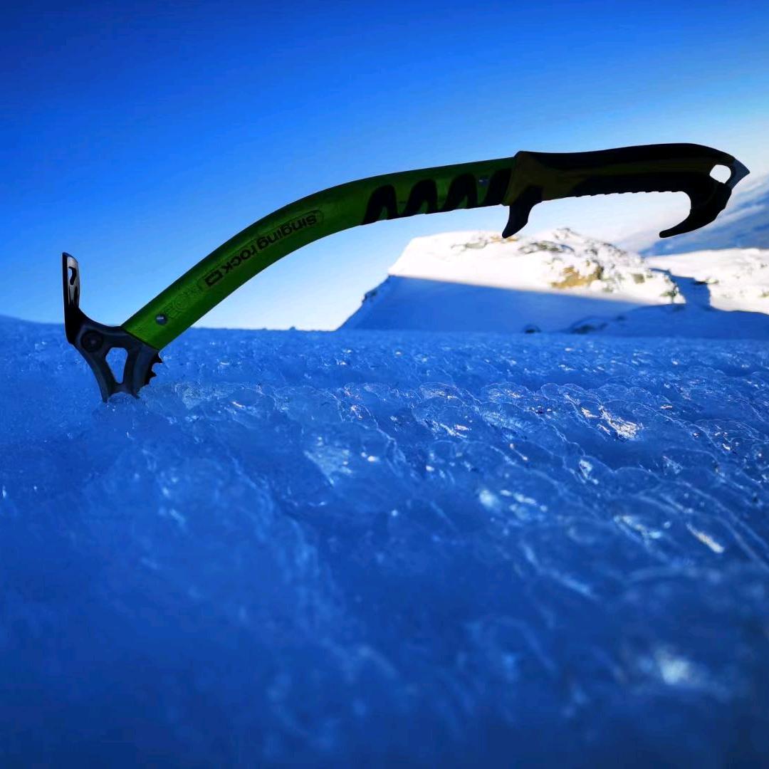 哈巴雪山寻迹山海户外运动俱乐部负峰鹰