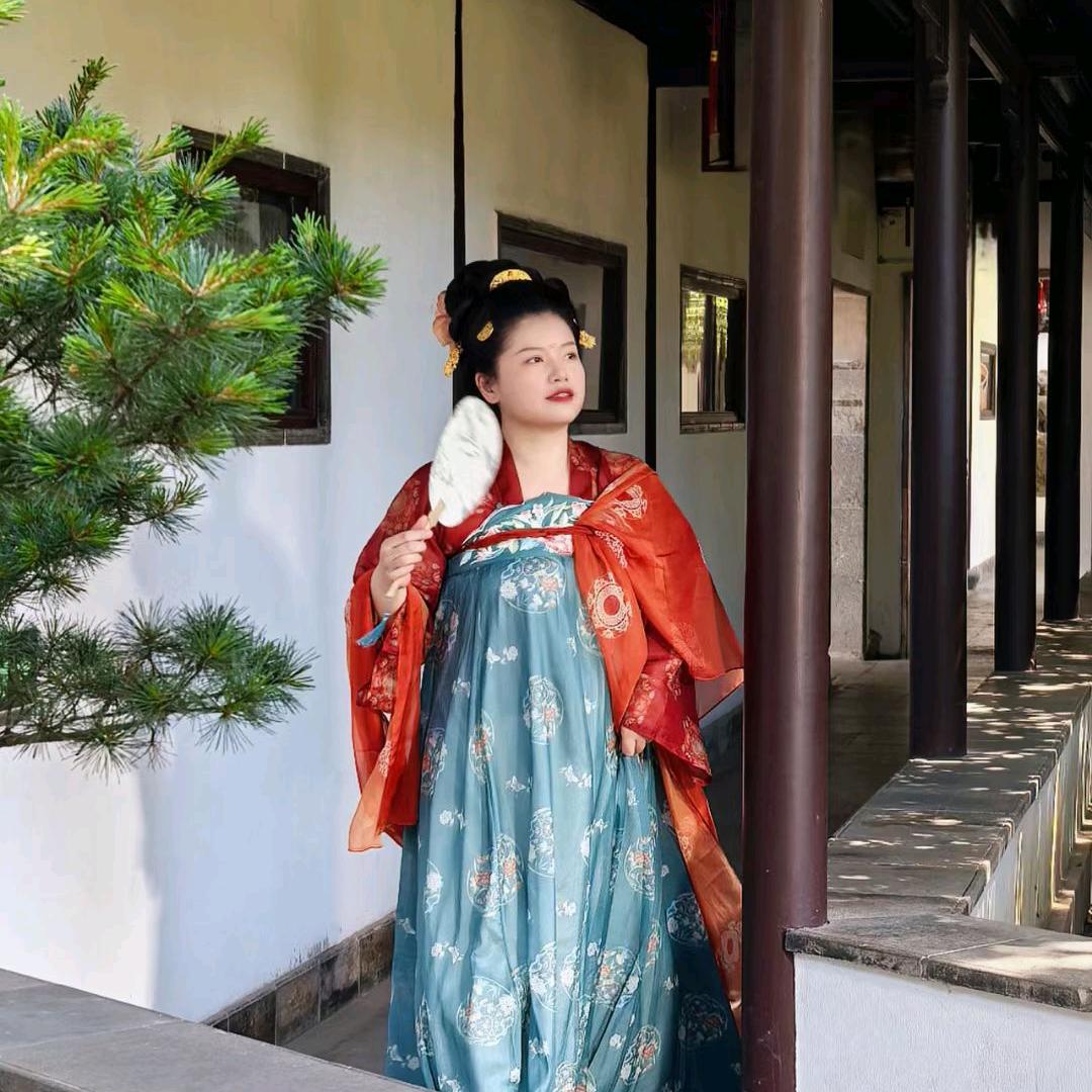 東 宮
