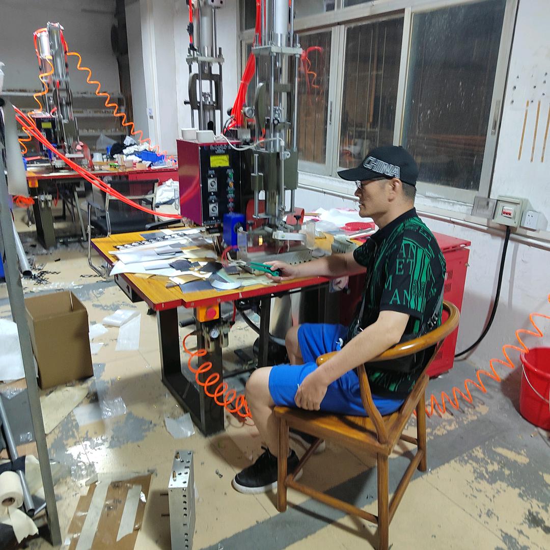 广州中大鸿嘉服装辅料
