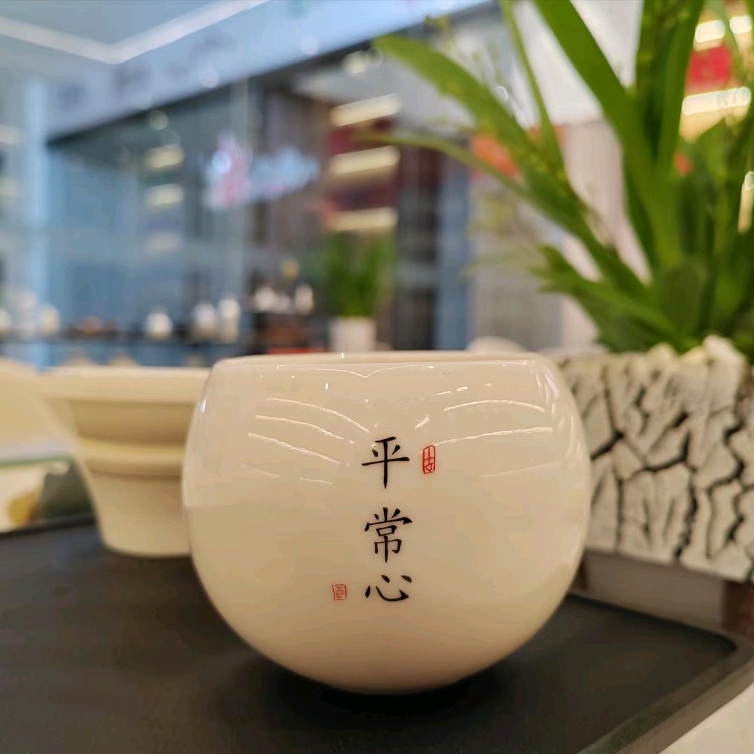《雪中的一只彼岸花》