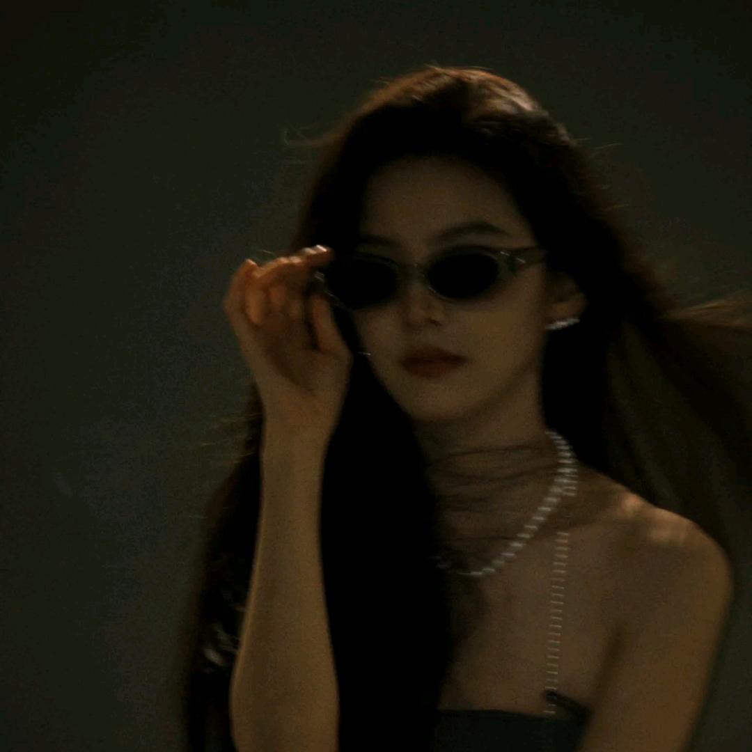 梁小姐不写故事