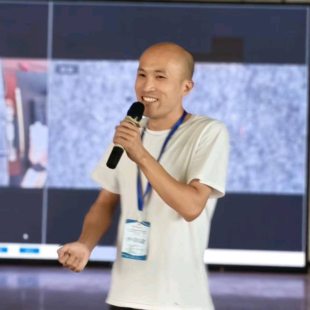 火车上唱歌的大叔