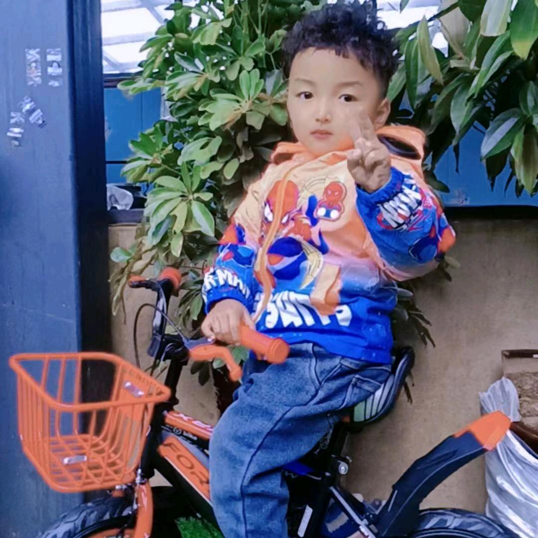 ╭(╯奔跑在路上╰)╮