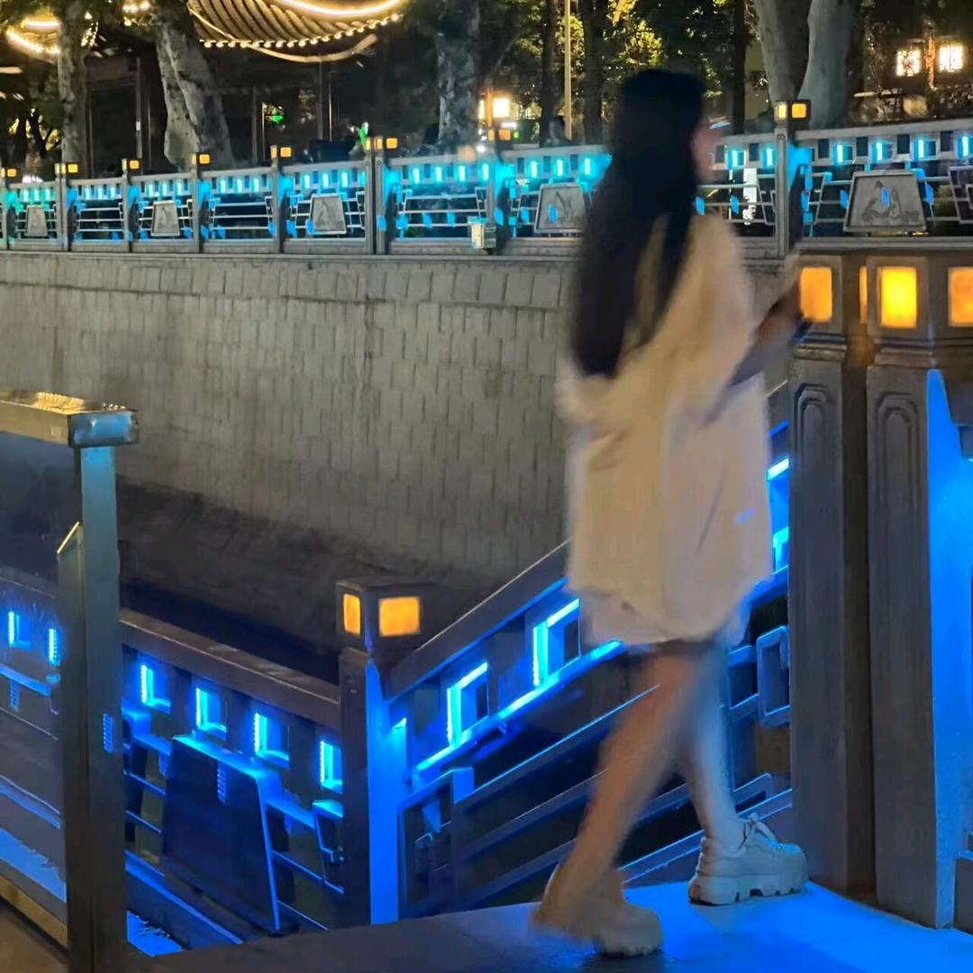 优雅梭子蟹女士