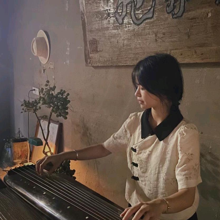 畲妹圆圆爱跳舞