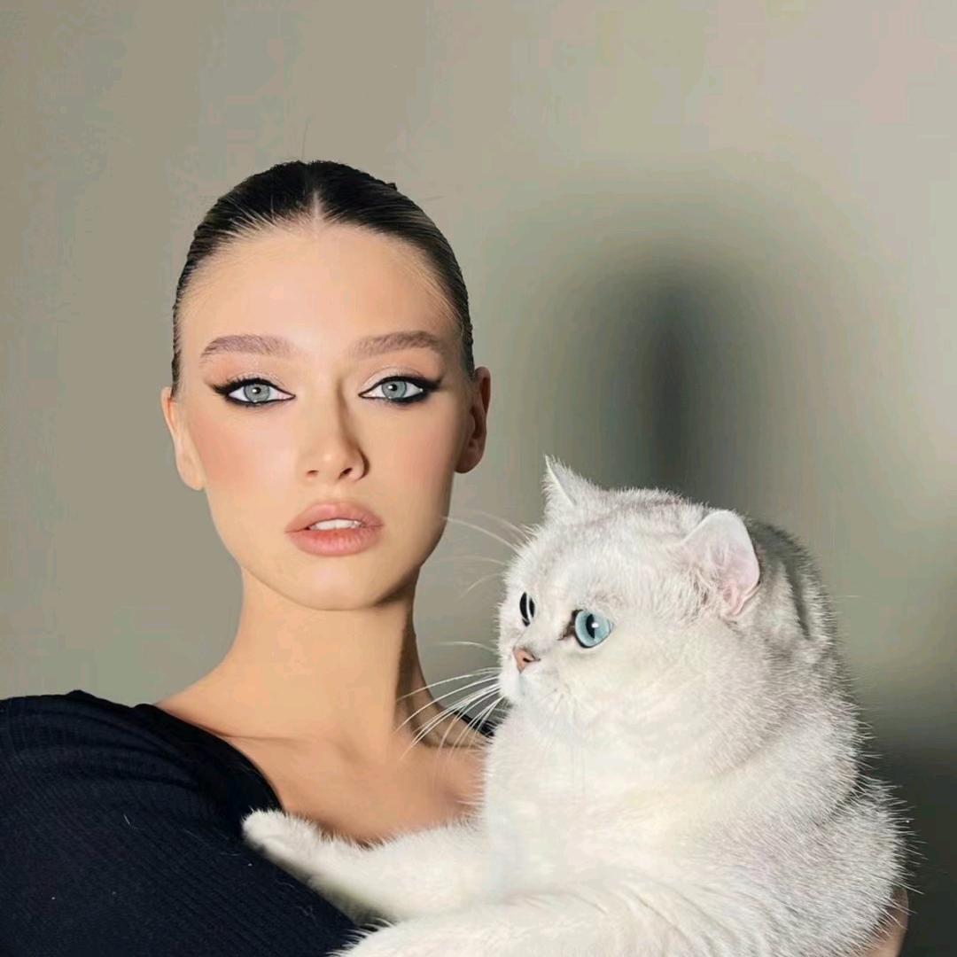 ♚