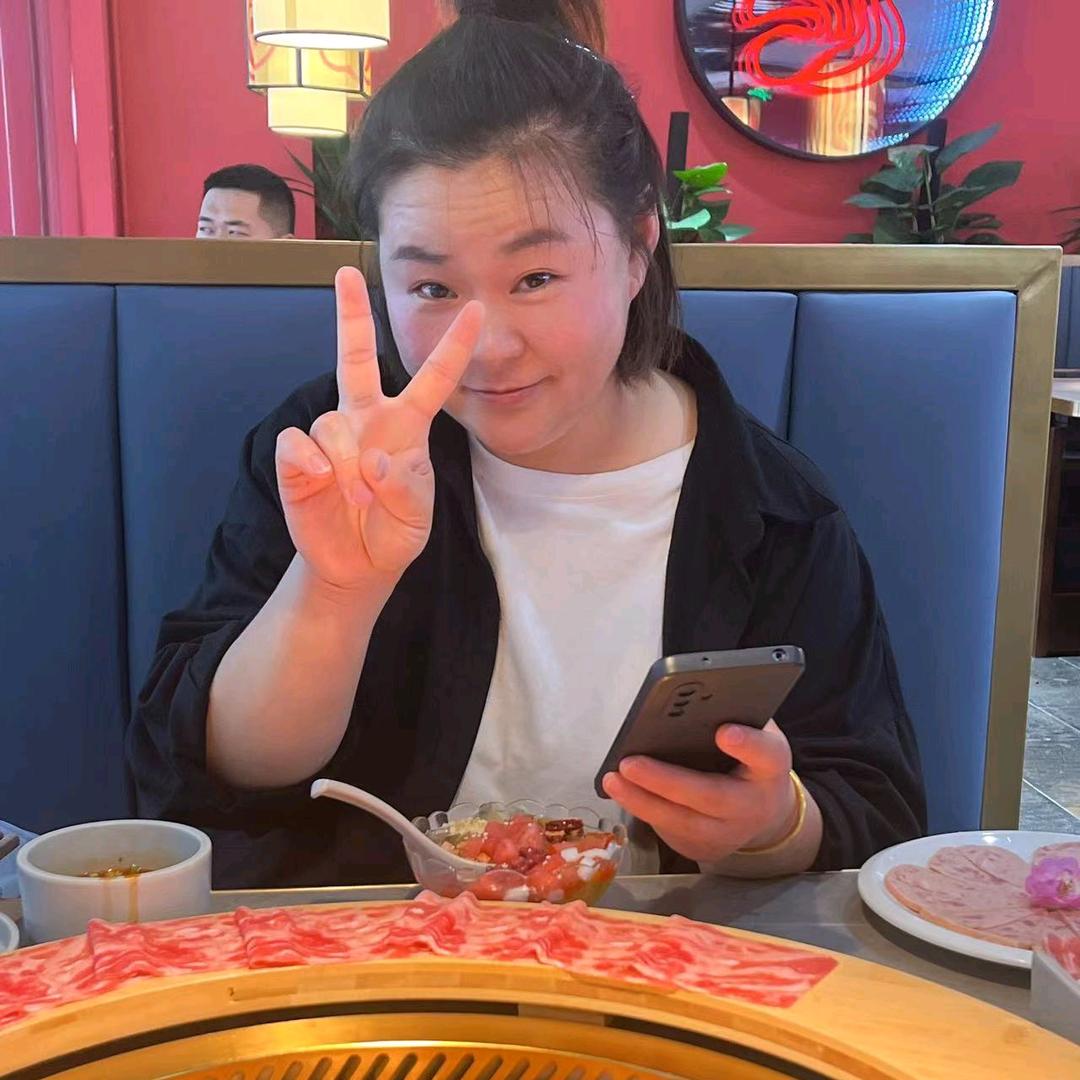 90后炒货小胖妹