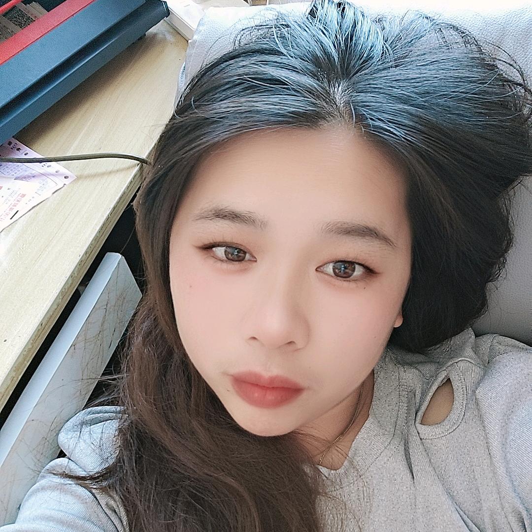 小月🎀（小卖部的老板娘）