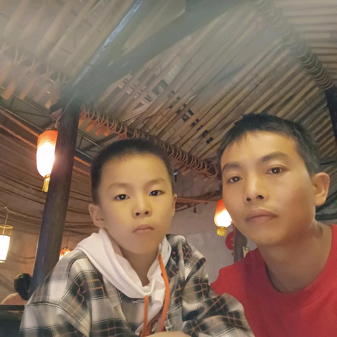 装修吊顶木工     小王