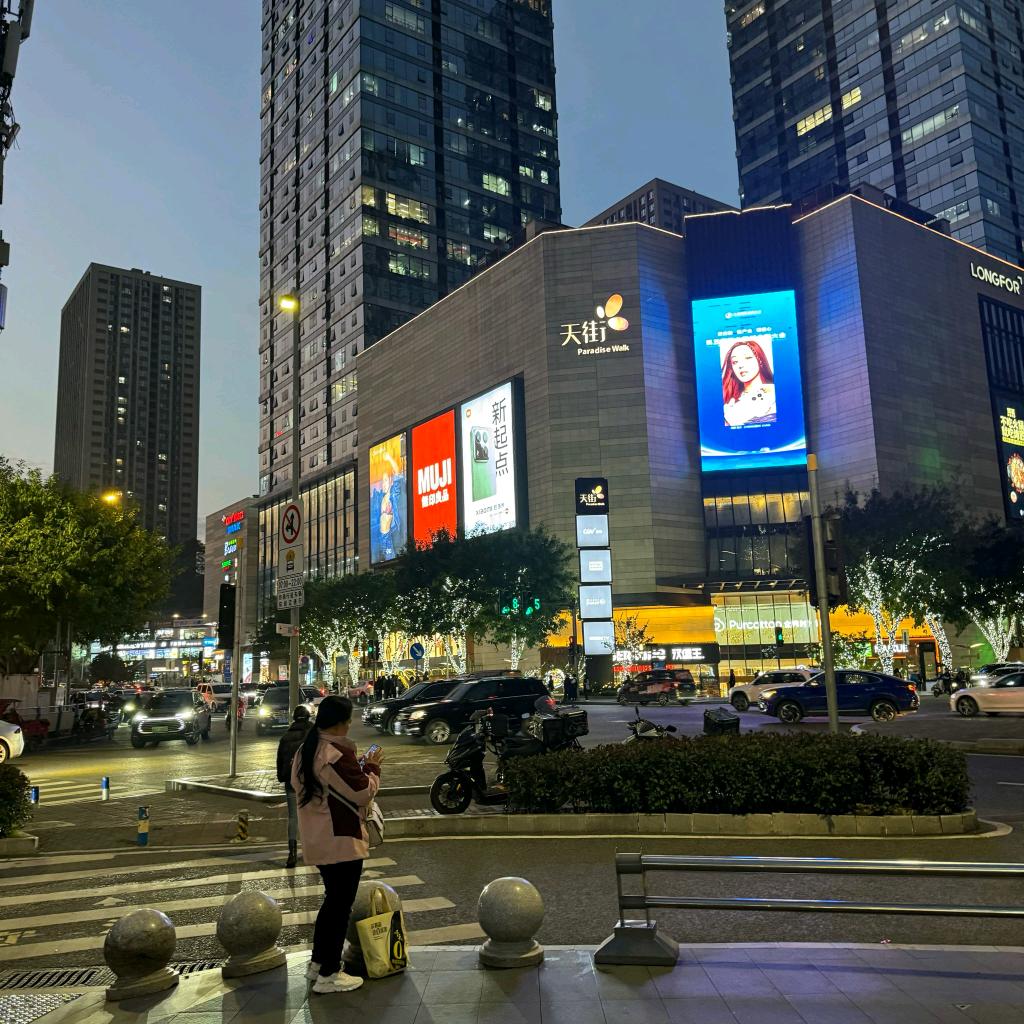 奥莱撤柜断码3仓