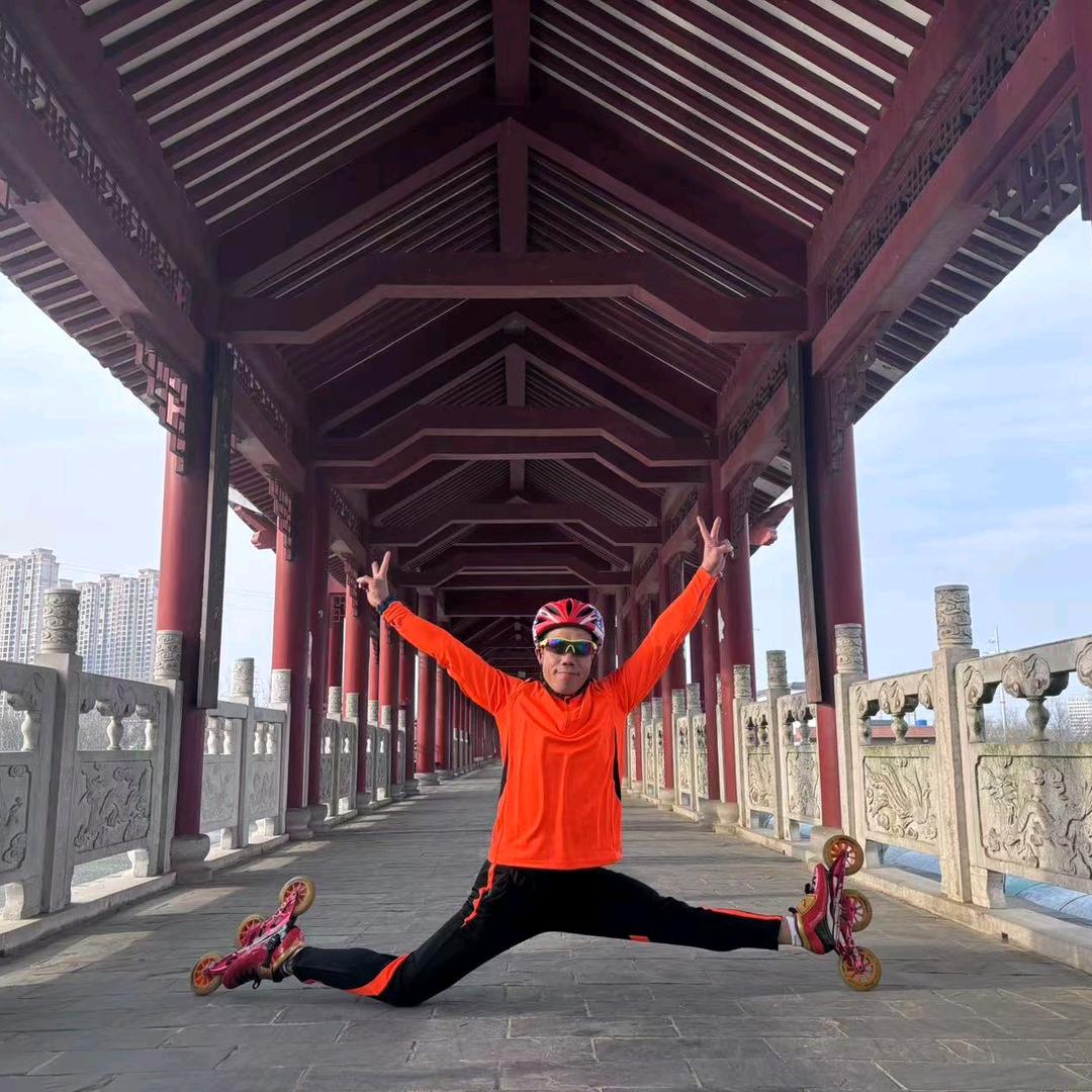 米高轮滑    精彩人生