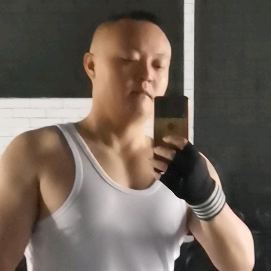 痞帅大叔