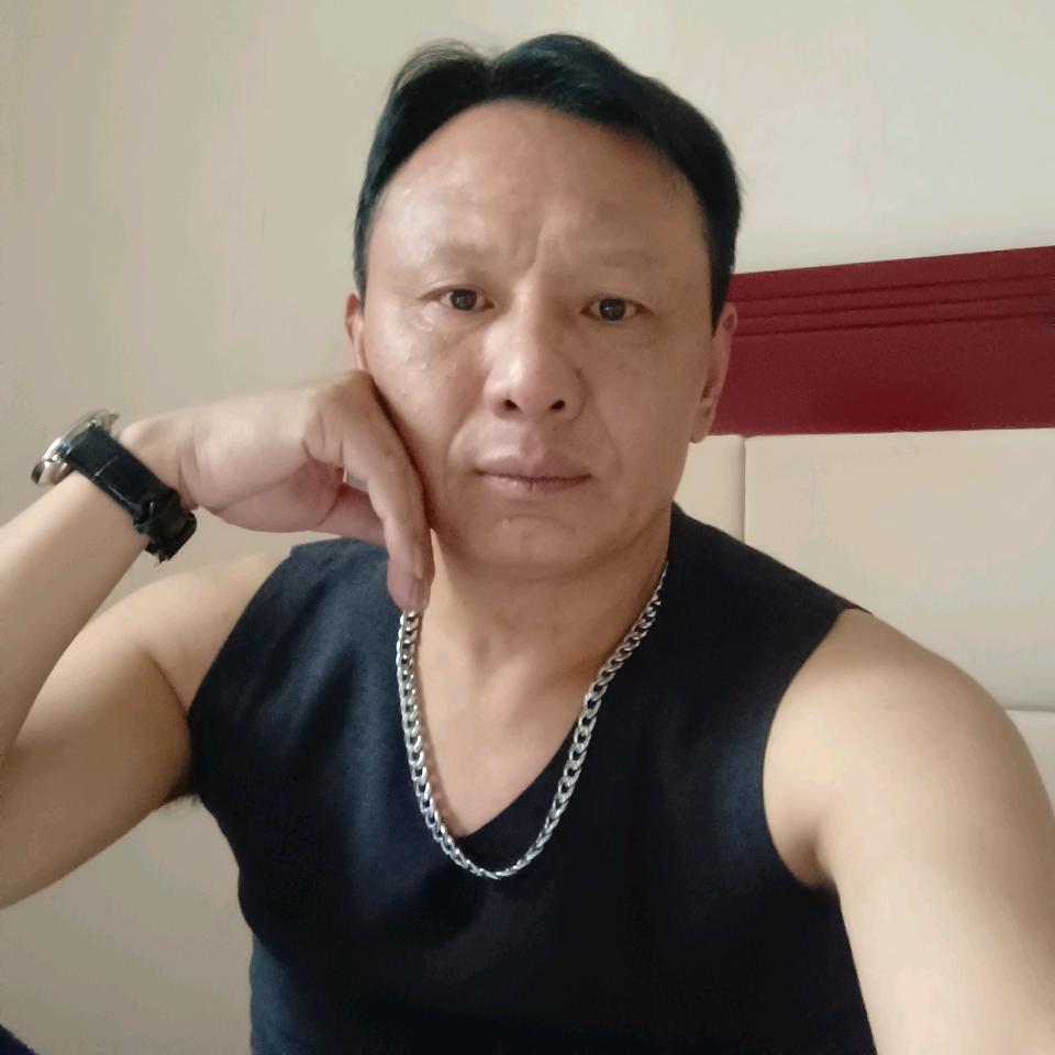 飞翔的雄鹰