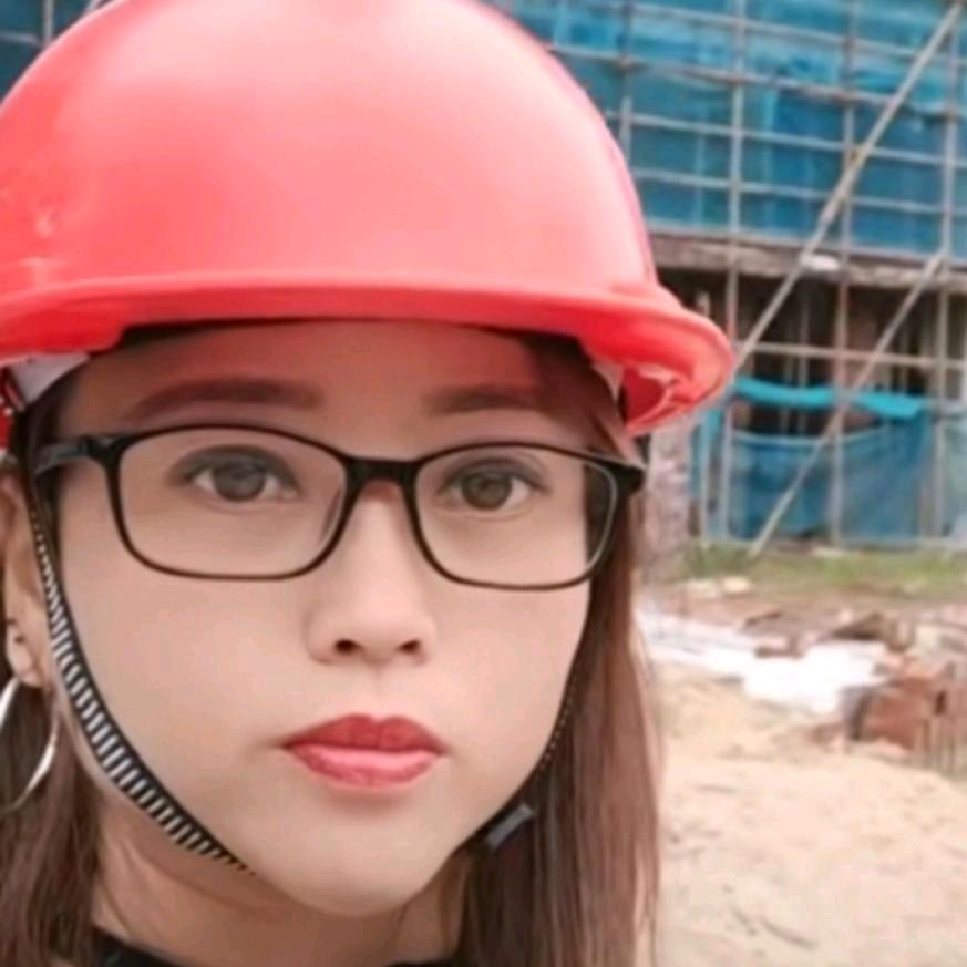 建筑工程单亲小女人