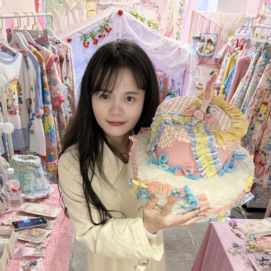 梭编届卷王