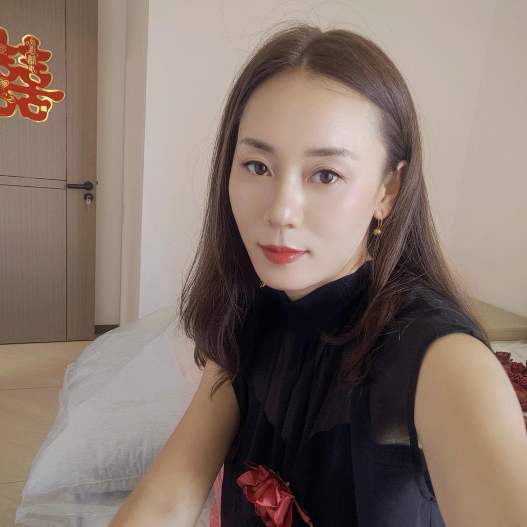 教车的小姐姐