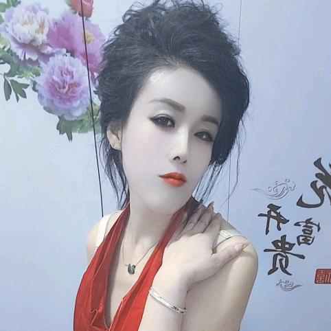 林妹婚庆穿搭