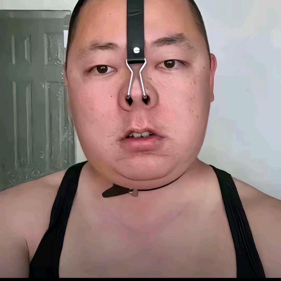 忧郁总裁兜不住屎被护工拿挂猪肉钩子钩鼻子